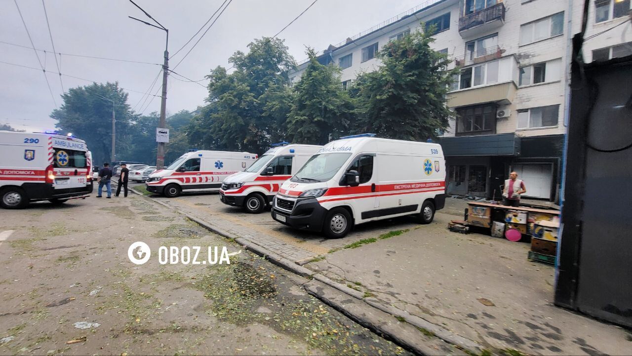 Россия ударила по жилым кварталам Киева, есть жертвы и много пострадавших: фото и видео последствий вражеской атаки