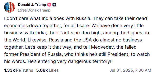 "Заходить на дуже небезпечну територію": Трамп порадив Медведєву "стежити за словами"