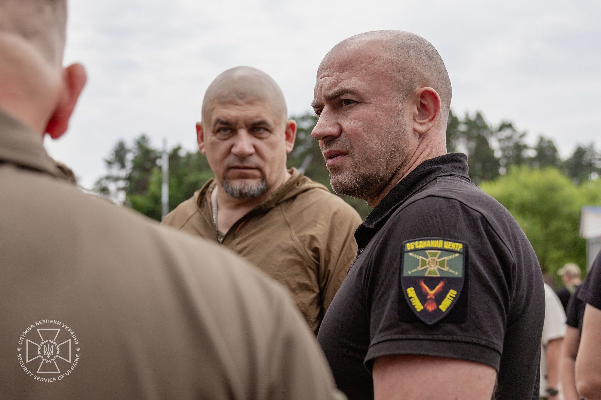Обійми й зустріч із рідними: з'явились нові зворушливі кадри з обміну полоненими. Фото і відео