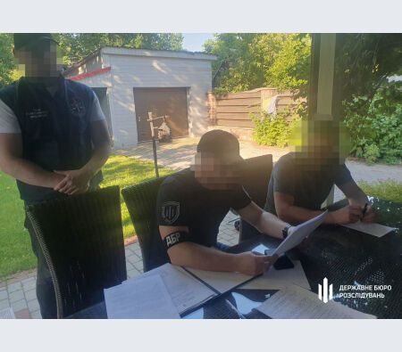 Колишнього заступника голови "Лісів України" затримали за незаконне збагачення на понад 38 млн гривень: подробиці ДБР і фото