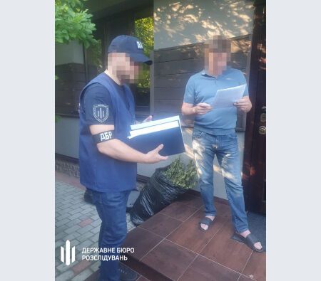 Колишнього заступника голови "Лісів України" затримали за незаконне збагачення на понад 38 млн гривень: подробиці ДБР і фото