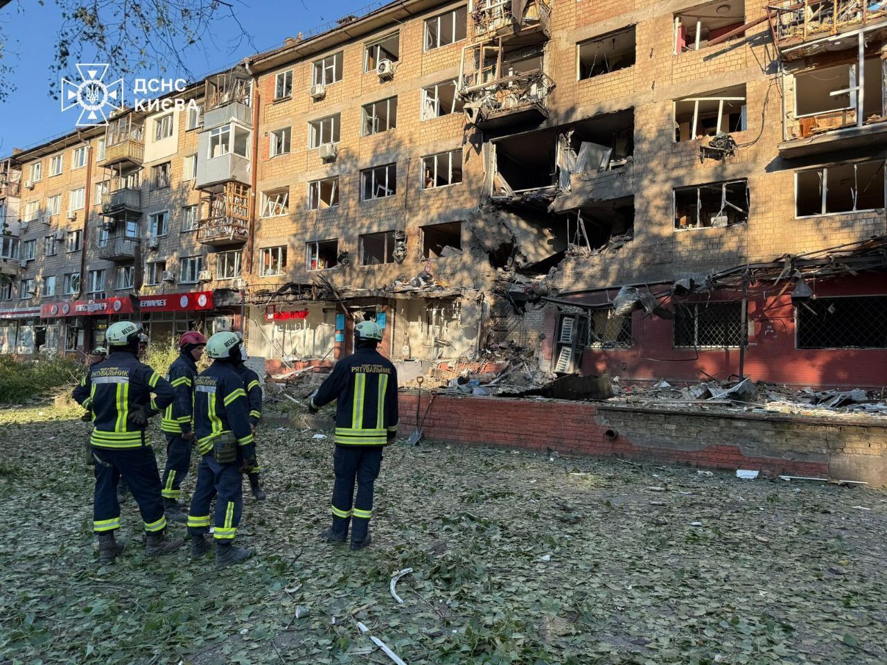 Окупанти масовано атакували Київ дронами й ракетами: виникли пожежі, є жертва, кількість постраждалих перевищила 20 осіб. Фото