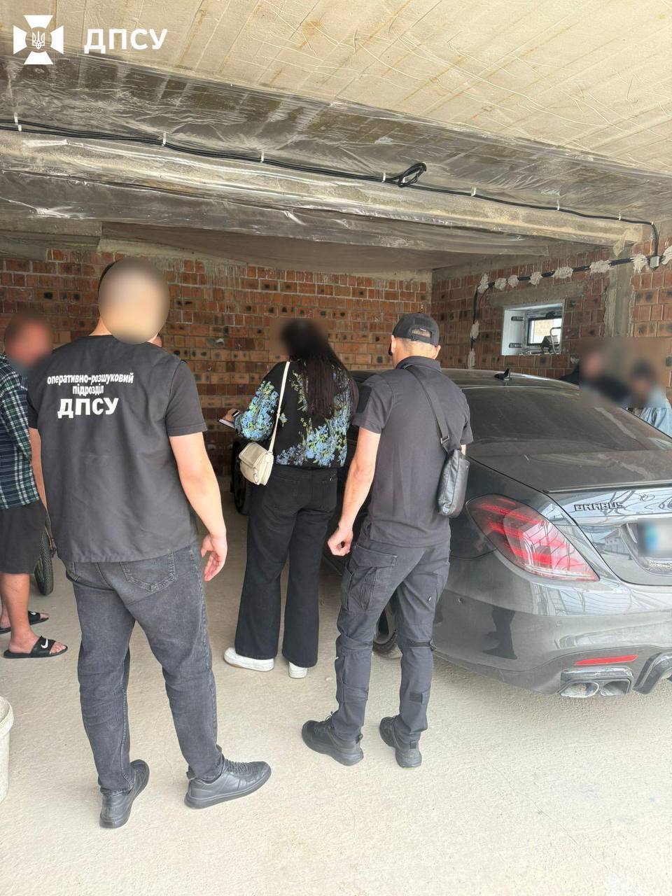 "Дельцы" брали по 13 тыс. евро с каждого: пограничники разоблачили масштабную схему незаконной переправки нарушителей через границу. Фото