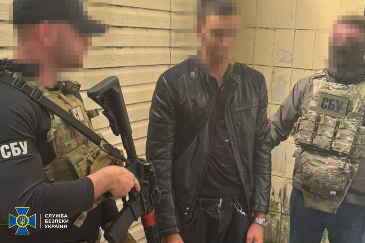 Искал "легких денег": СБУ задержала юнака-агента ФСБ, который корректировал массированные атаки врага по Киеву. Фото