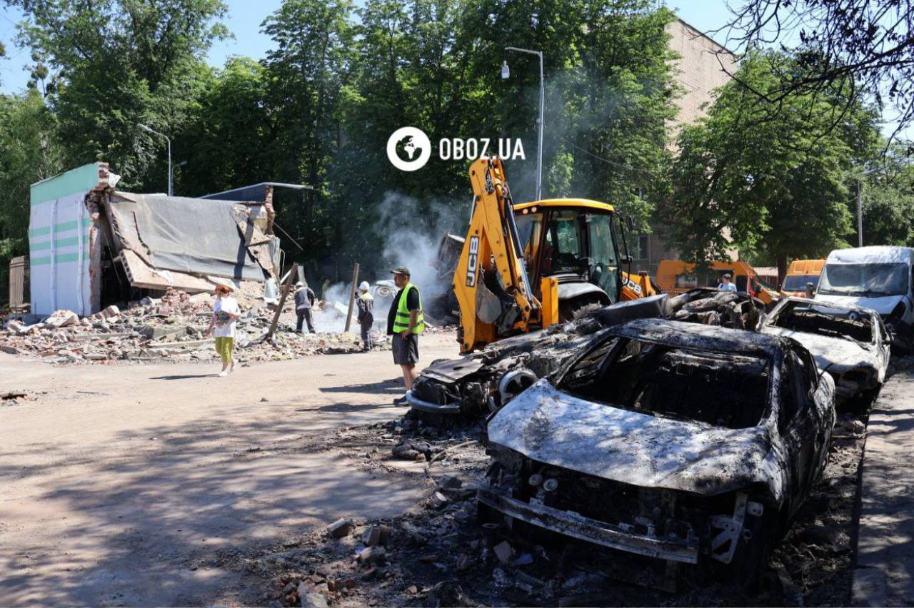 У Києві обстріл РФ пошкодив будівлю школи та знищив трансформаторну будку. Подробиці, фото та відео
