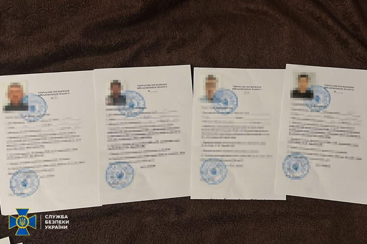 Продавали военным "тыловые" должности: в Киеве СБУ задержала двух злоумышленников. Подробности и фото