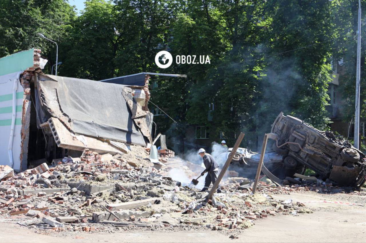 У Києві обстріл РФ пошкодив будівлю школи та знищив трансформаторну будку. Подробиці, фото та відео