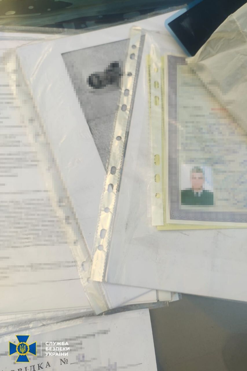 Продавали военным "тыловые" должности: в Киеве СБУ задержала двух злоумышленников. Подробности и фото