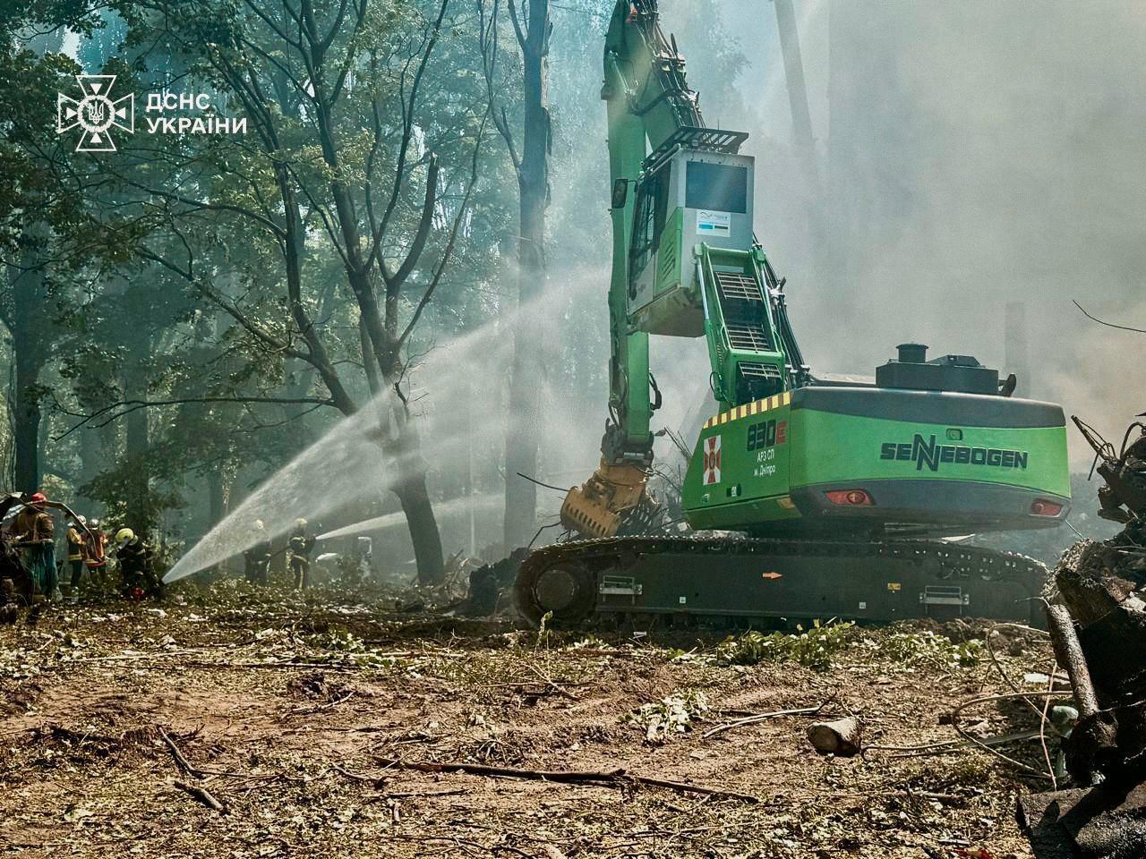 У Києві під час розбору завалів виявили тіло загиблого внаслідок російського обстрілу. Подробиці та фото