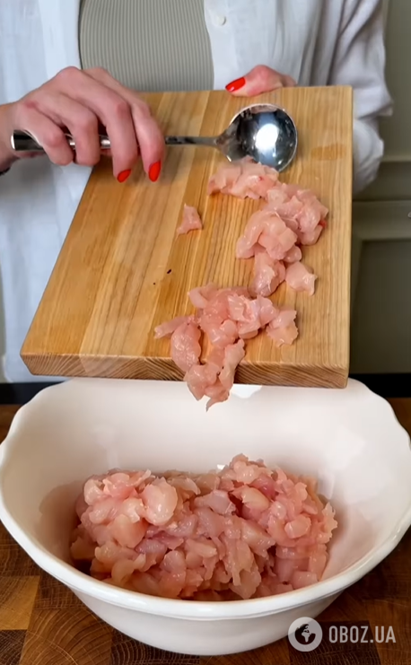 Куриные котлеты для обеда, которые точно не будут жирными и сухими: как правильно измельчать мясо