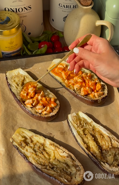 Вкусные запеченные баклажаны с курицей и сыром: идеальное блюдо для сытного обеда или ужина