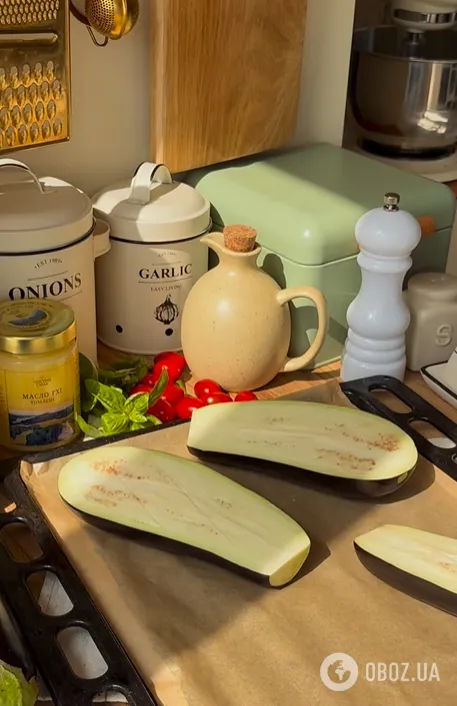 Вкусные запеченные баклажаны с курицей и сыром: идеальное блюдо для сытного обеда или ужина