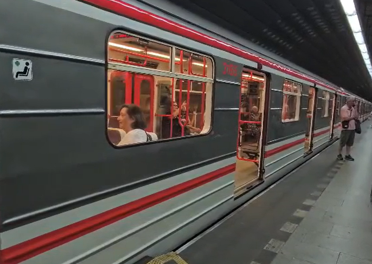 Метро в Праге остановилось из-за блэкаута