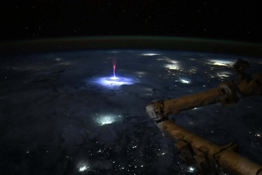 Редкое космическое явление: NASA зафиксировали временные световые вспышки над Мексикой. Фото
