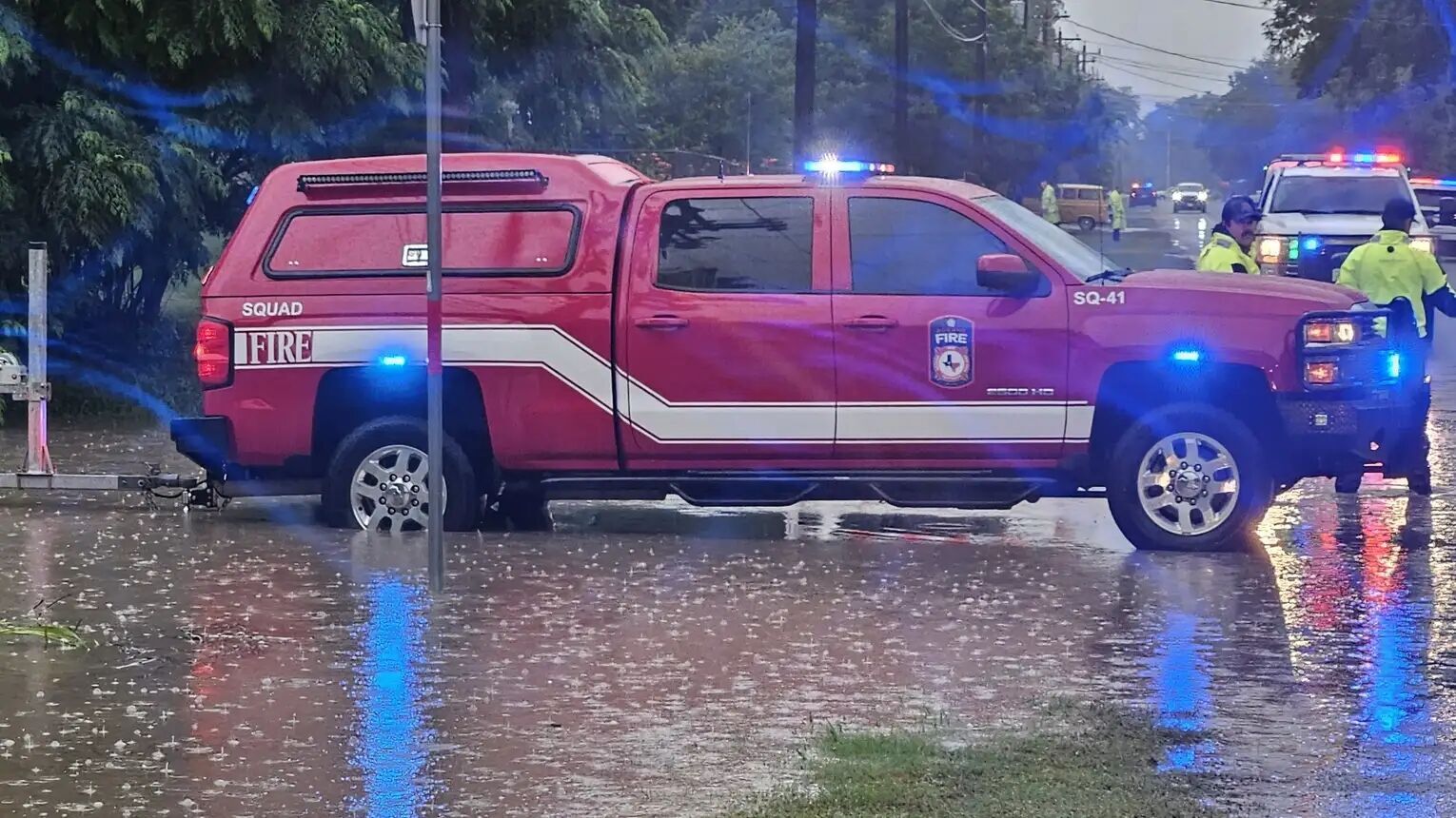 Число погибших в наводнении в Техасе выросло вдвое, среди них десятки детей
