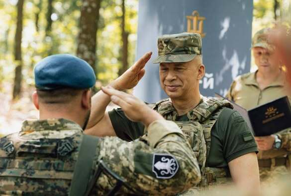 Сирський у День ВМС побував на Донеччині та нагородив морпіхів. Фото