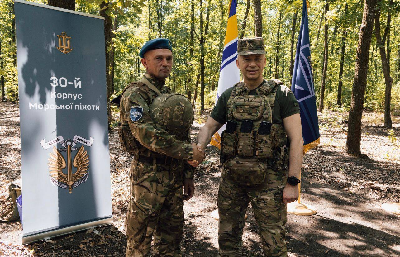 Сирський у День ВМС побував на Донеччині та нагородив морпіхів. Фото