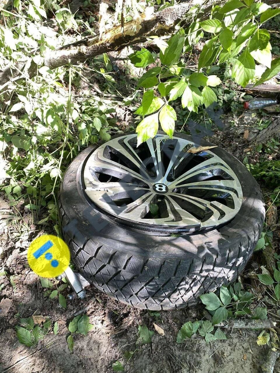 В Киеве владелец люксового Bentley Bentayga разбил его через день после покупки. Фото