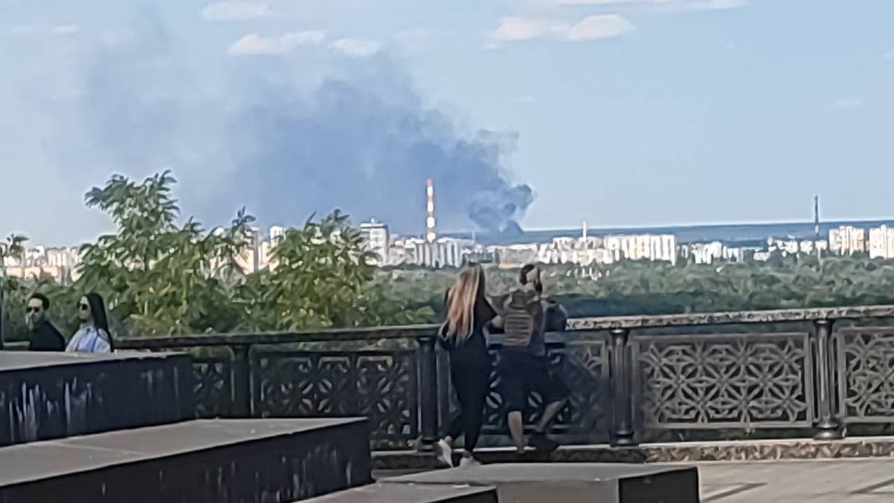 В Киеве на Троещине произошел мощный взрыв возле ТЭЦ, на нескольких улицах пропал свет: какая причина. Все подробности