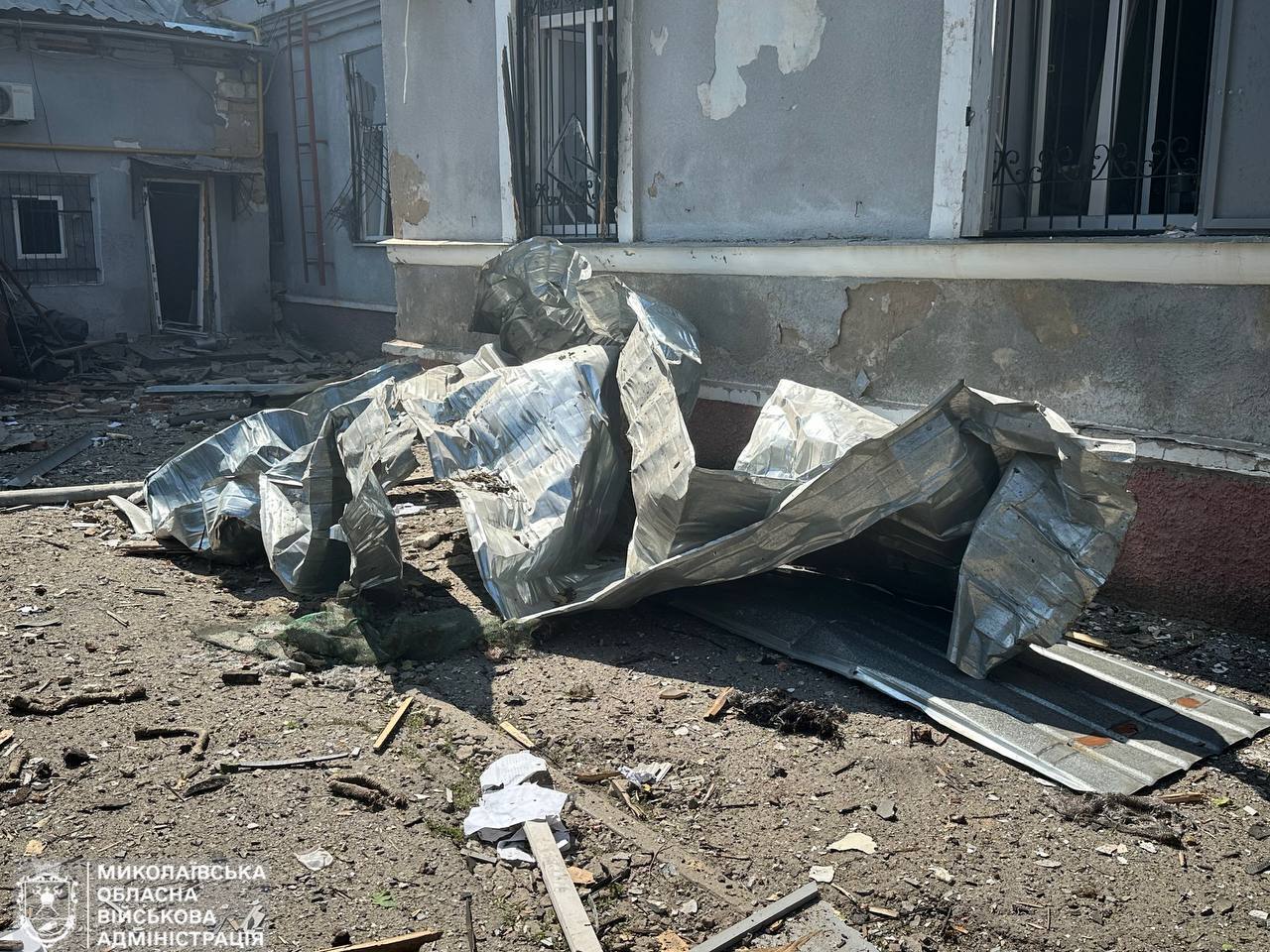 Оккупанты атаковали дронами Николаев: есть пострадавшие, повреждены жилые дома. Фото