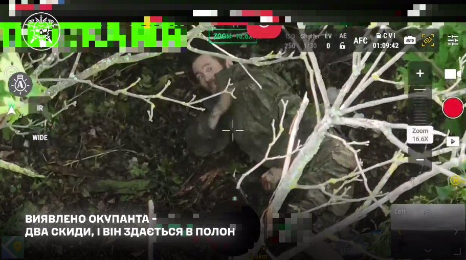 Российский солдат сдался в плен после сбросов украинских дронов и прополз еще два километра. Видео