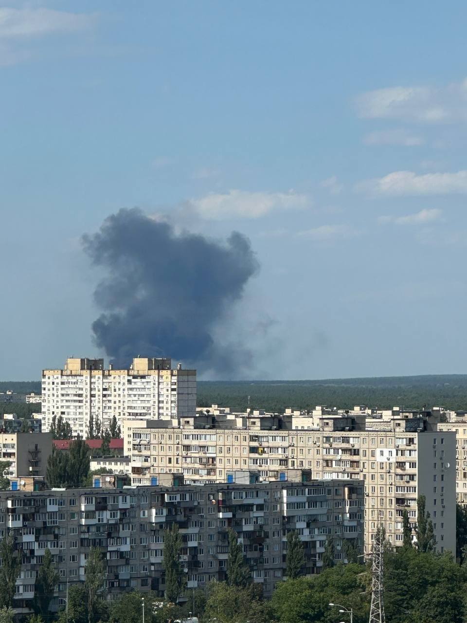 В Киеве на Троещине произошел мощный взрыв возле ТЭЦ, на нескольких улицах пропал свет: какая причина. Все подробности