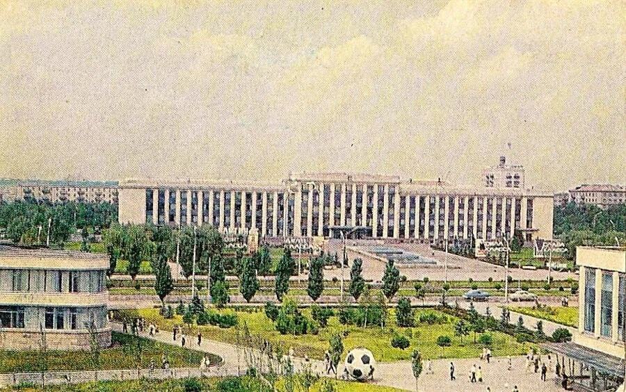 Яким був Донецьк у різні роки: архівні фото