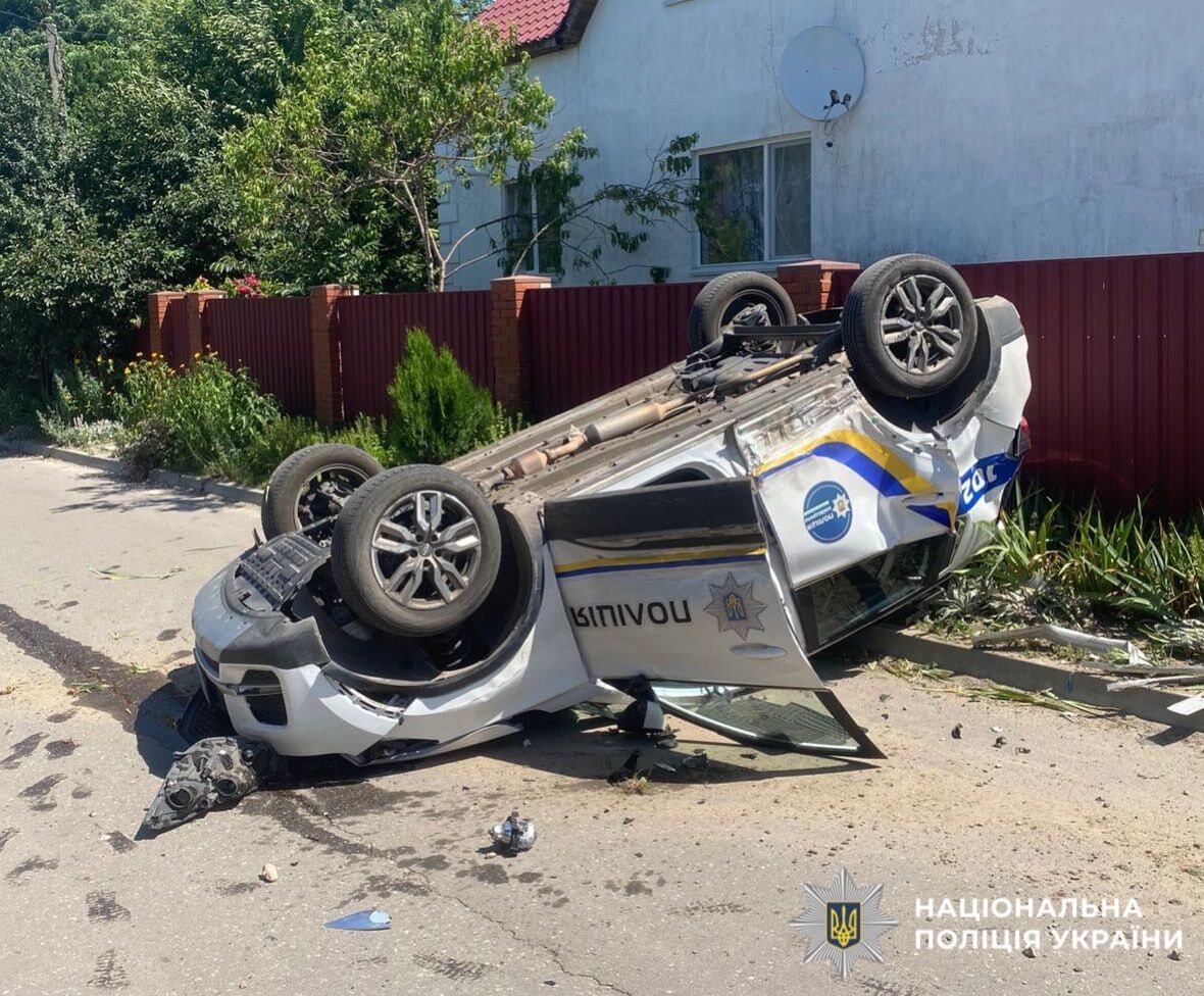 На Київщині сталась ДТП за участі авто поліції: є постраждалі. Подробиці та фото
