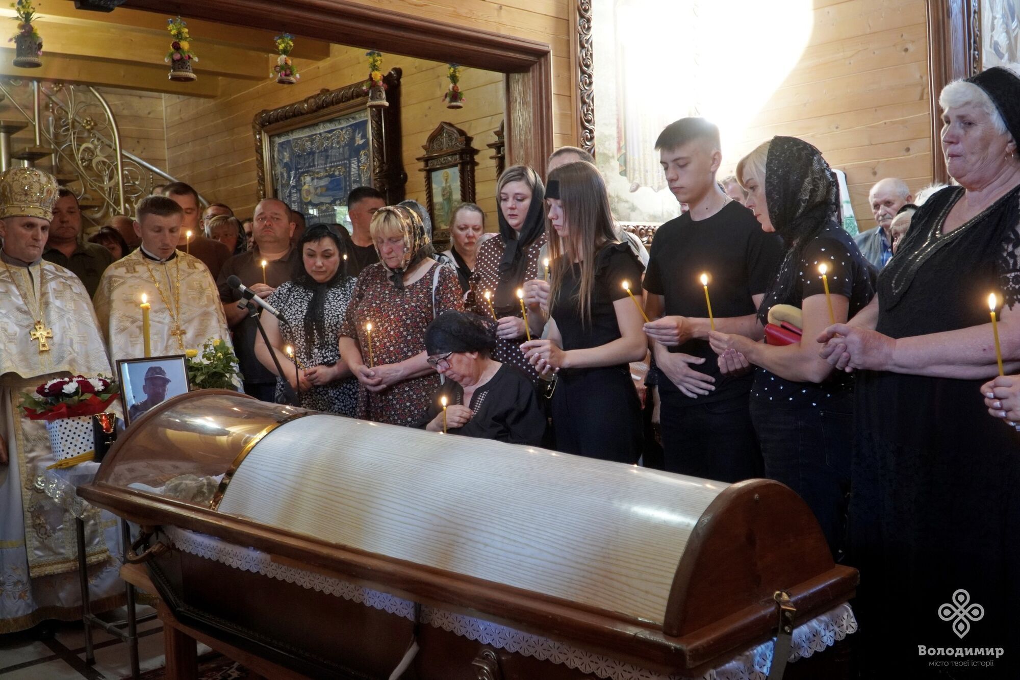 Медики не змогли врятувати: на Волині попрощалися з Героєм Юрієм Глусем. Фото