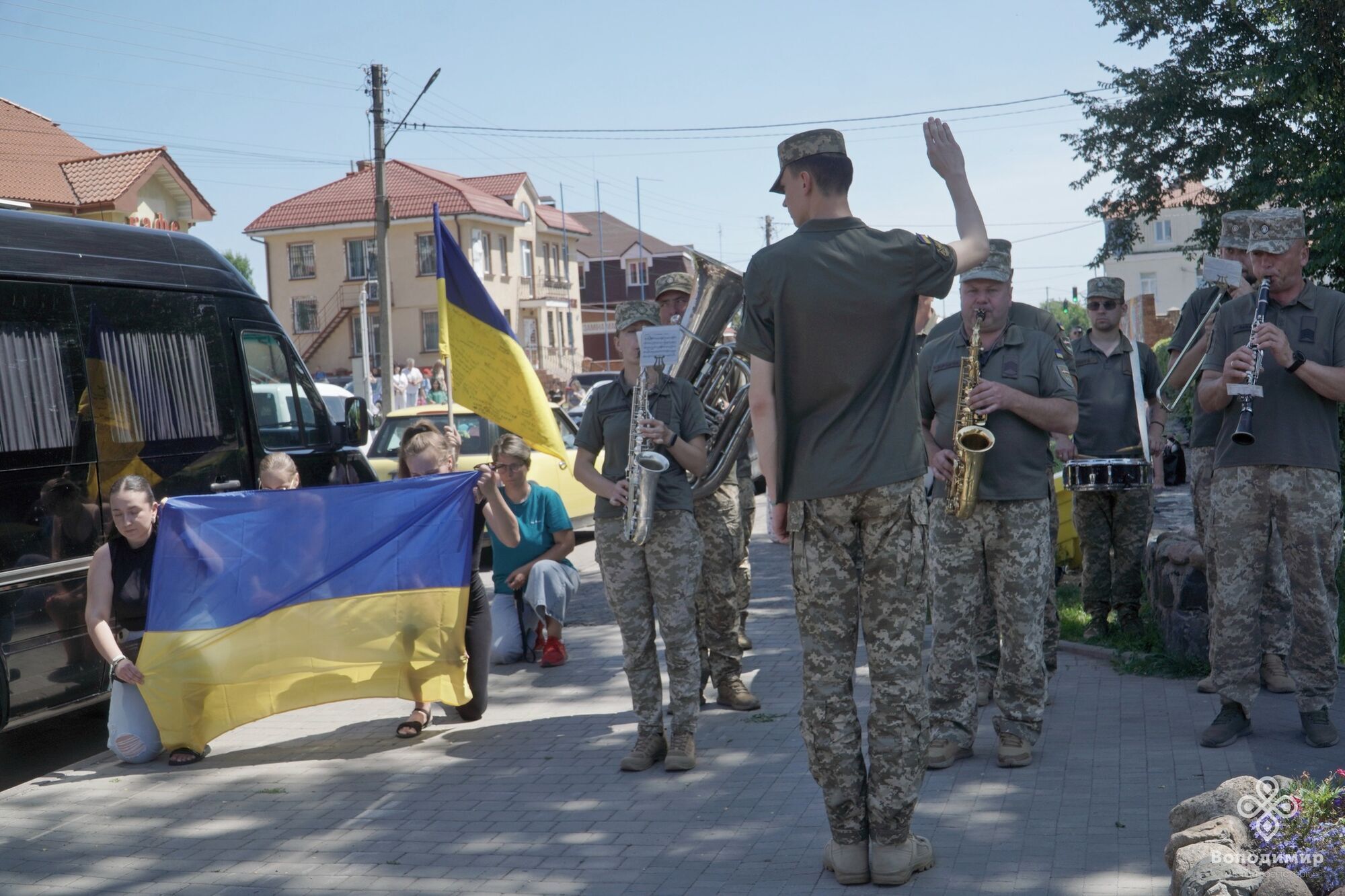 Медики не змогли врятувати: на Волині попрощалися з Героєм Юрієм Глусем. Фото