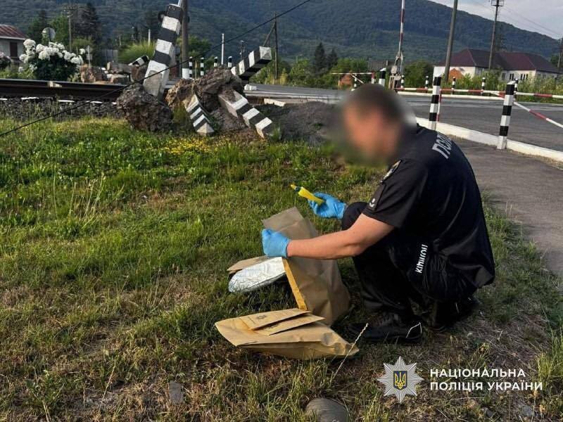 На Закарпатье нетрезвая водительница BMW влетела в блокпост: от полученных травм скончался пограничник. Фото