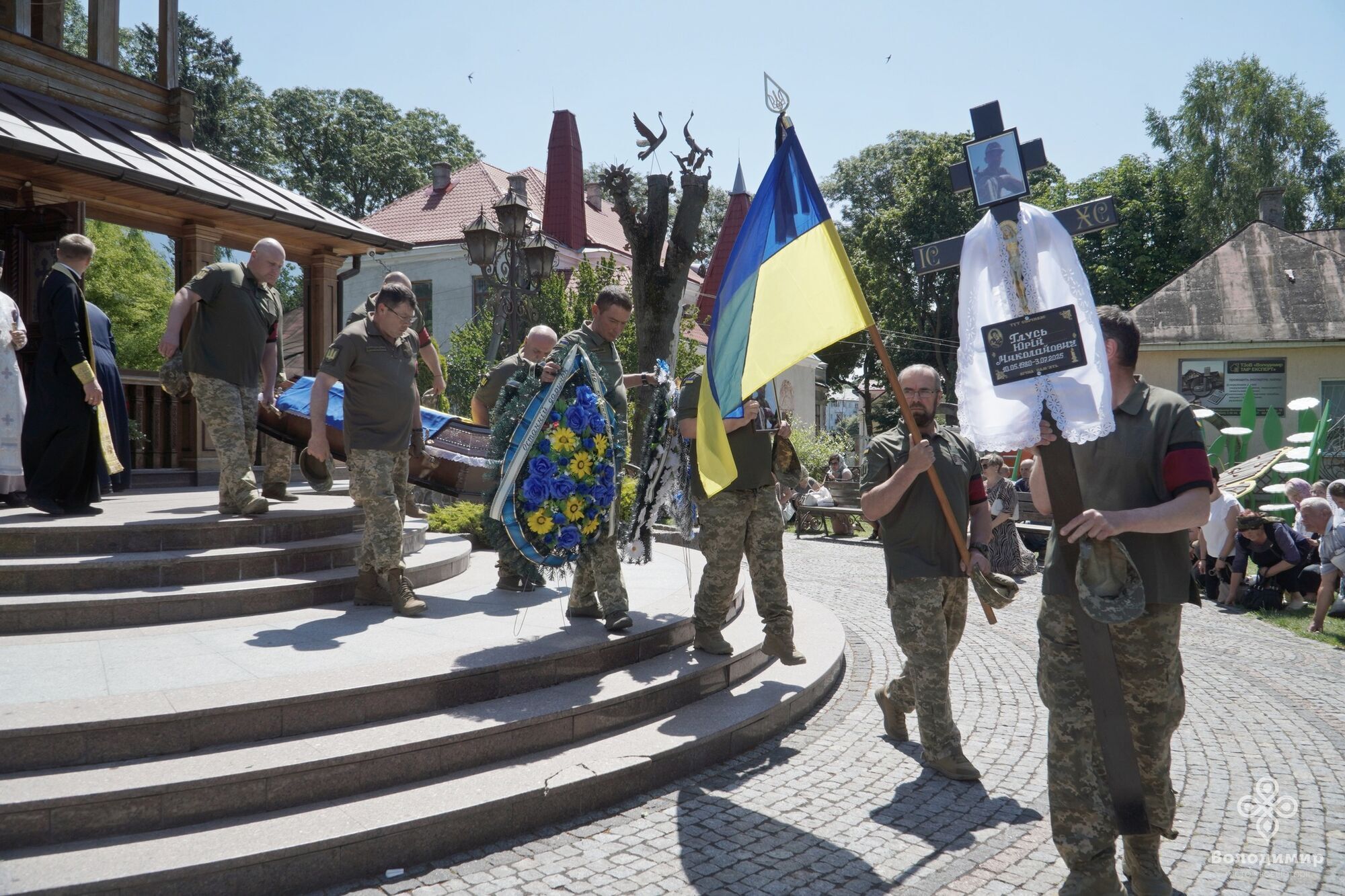 Медики не змогли врятувати: на Волині попрощалися з Героєм Юрієм Глусем. Фото