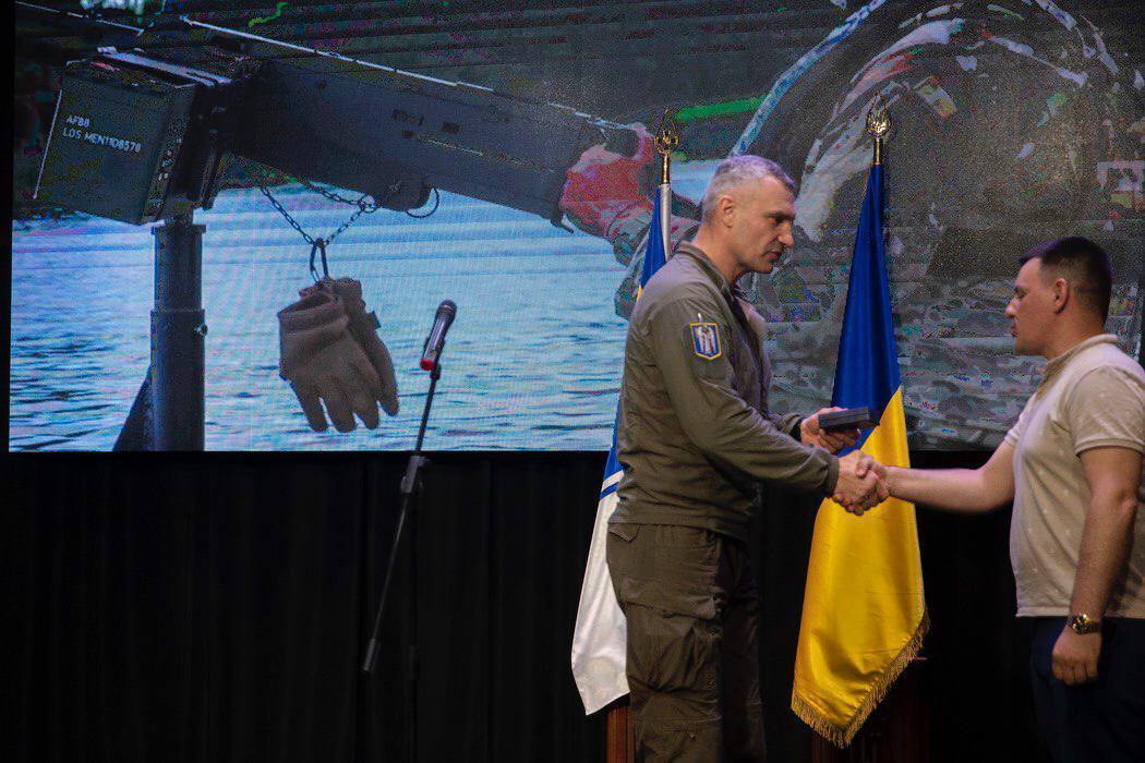 "Вистоїмо пліч-о-пліч": Кличко вручив нагороди до Дня Військово-морських сил України