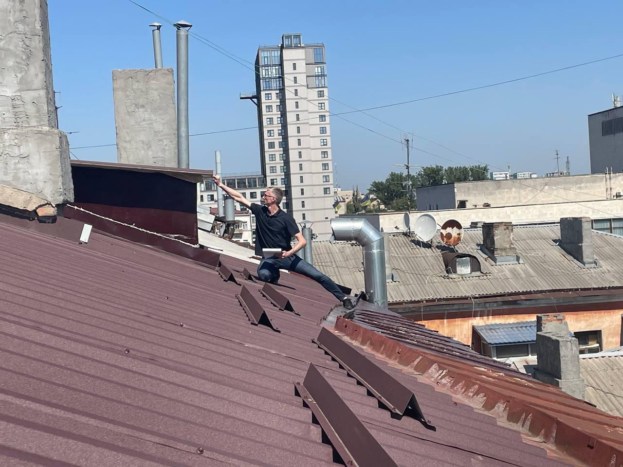 Дніпро відновлює пошкоджені внаслідок "прильотів" будинки ОСББ і ЖБК за кошти міського бюджету