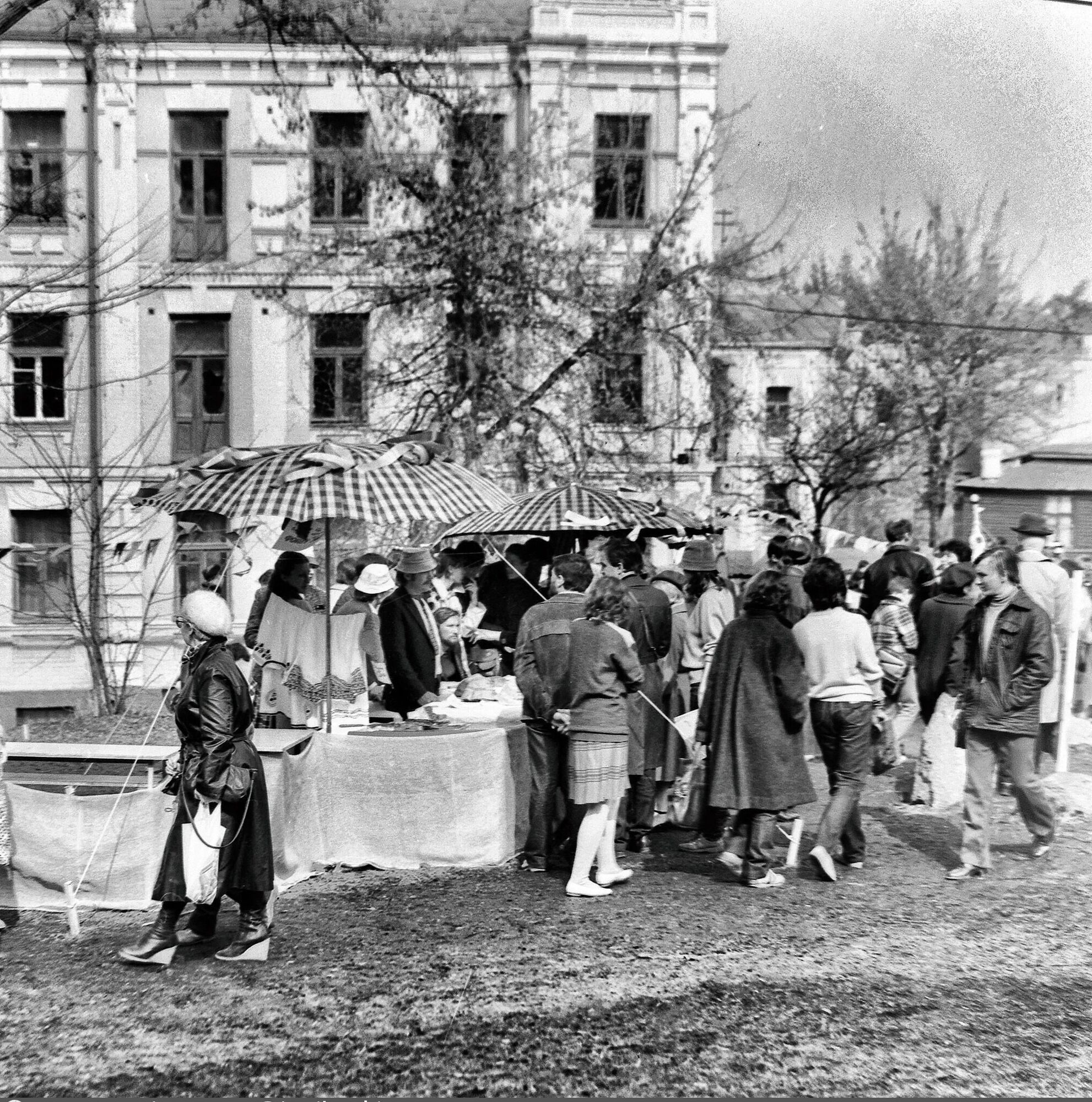 У мережі пригадали, як на Андріївському узвозі святкували перший День Києва у 1985 році. Фото