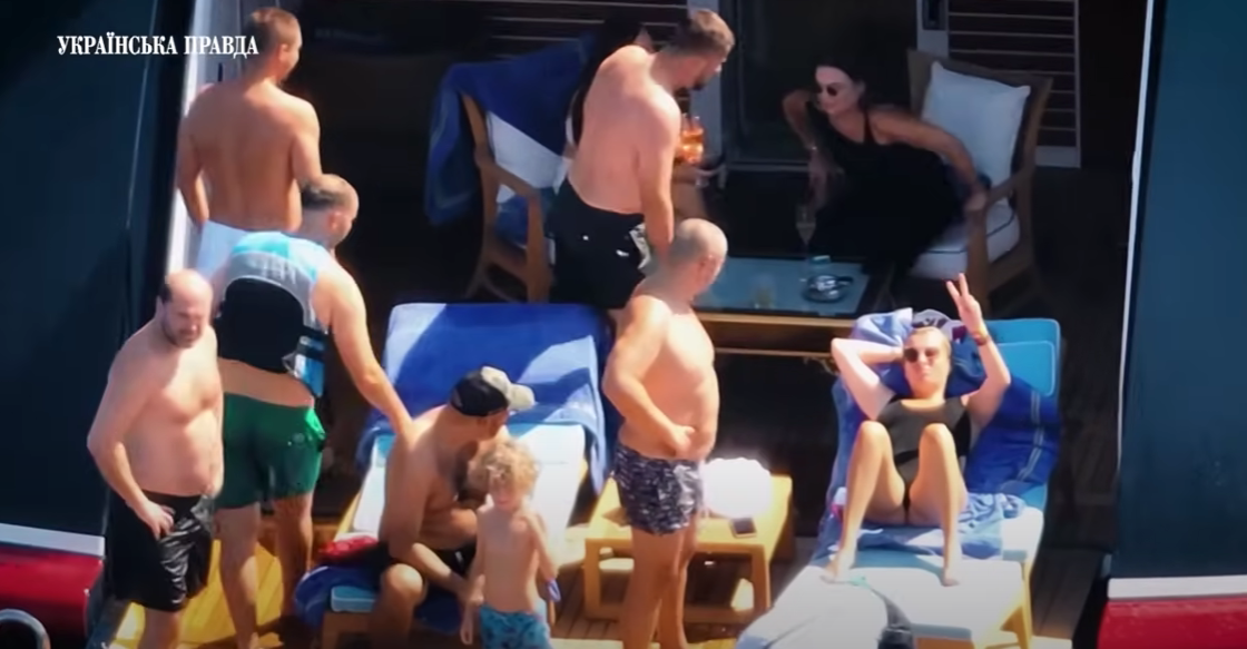 Дочка Злочевського Карина на борту яхти