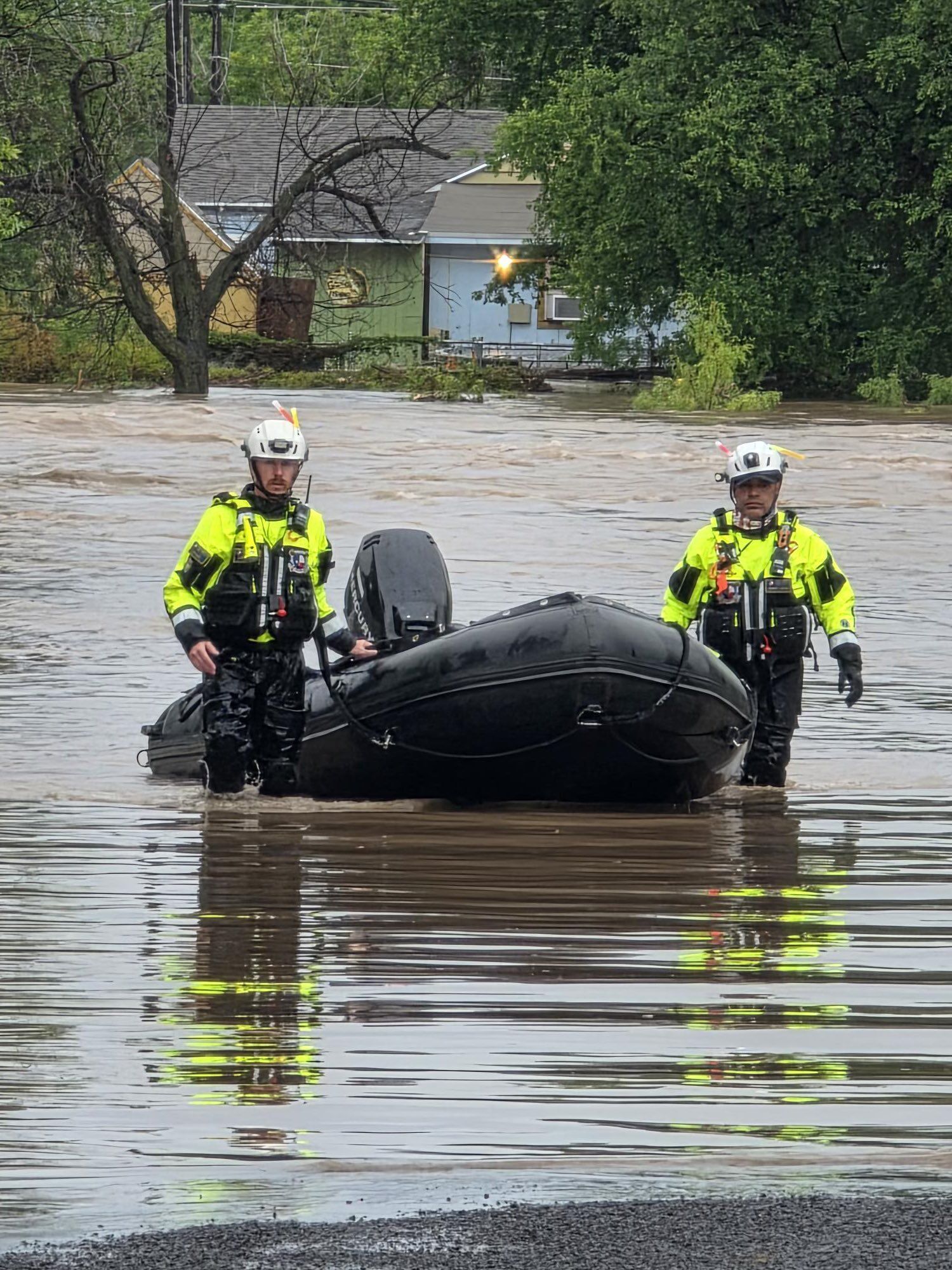 Кількість загиблих унаслідок повені в Техасі наблизилась до сотні: серед них десятки дітей. Фото й відео