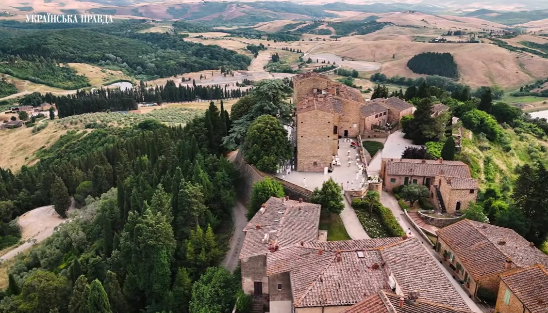 Замок Castelfalfi, де відбулося весілля.