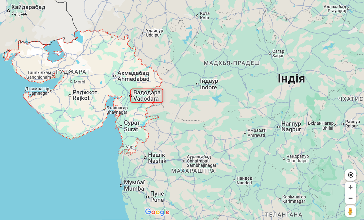 В Индии из-за обвала моста автомобили упали в воду: девять человек погибли, есть пострадавшие. Видео