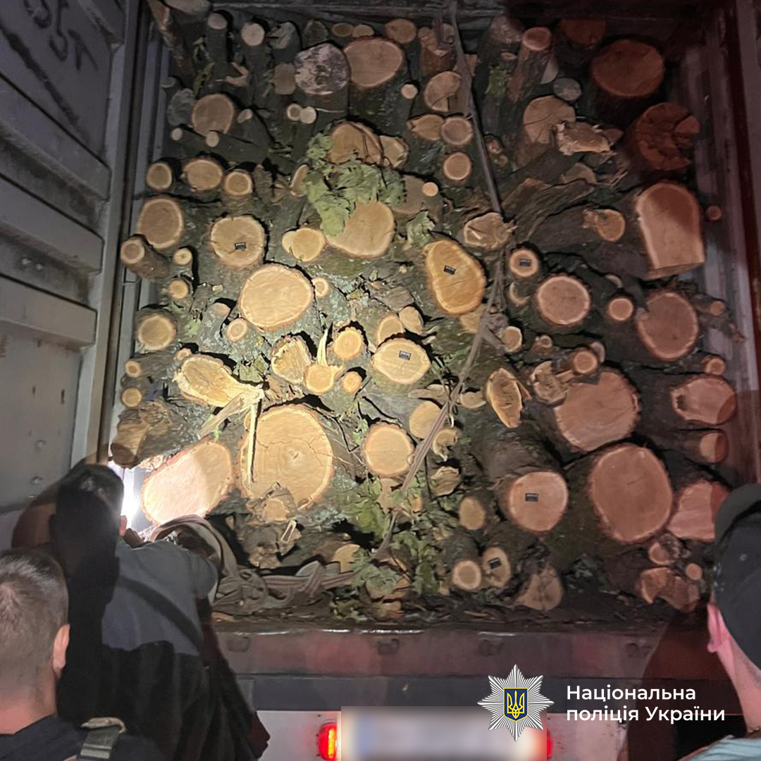 Ділки планували отримати понад 4 млн грн хабарів: поліцейські викрили корупційні схеми в девʼяти регіонах України. Фото