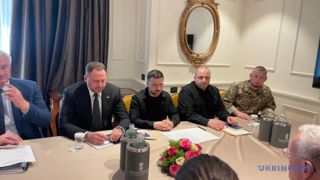 У Римі відбулася зустріч Зеленського з Келлогом: йшлося про тиск на Росію, посилення ППО та постачання зброї. Фото й відео