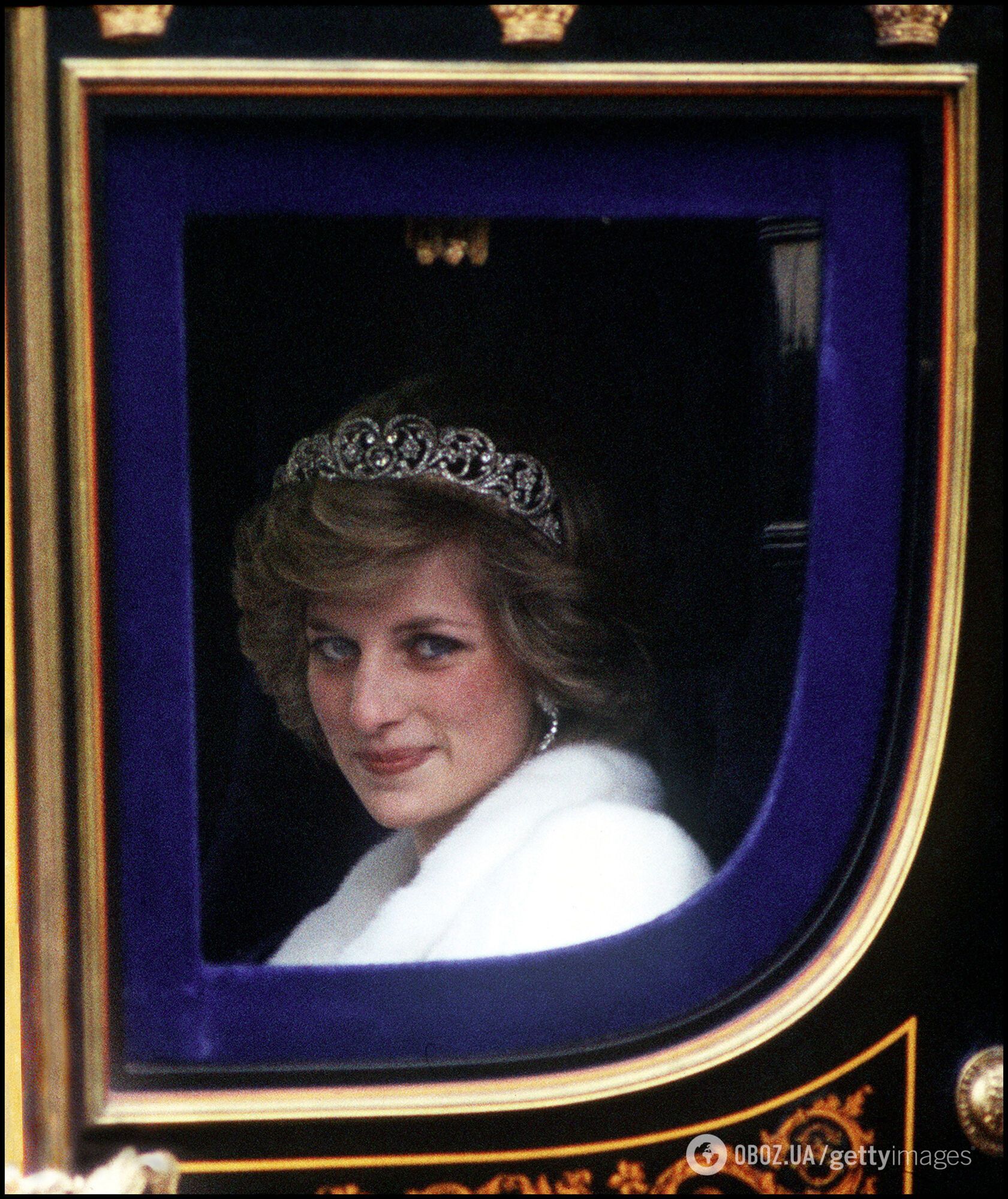 Пришла в шубе на голое тело и плакала на скамейке: подруга принцессы Дианы раскрыла пикантные подробности ее "запретного" романа с другом короля