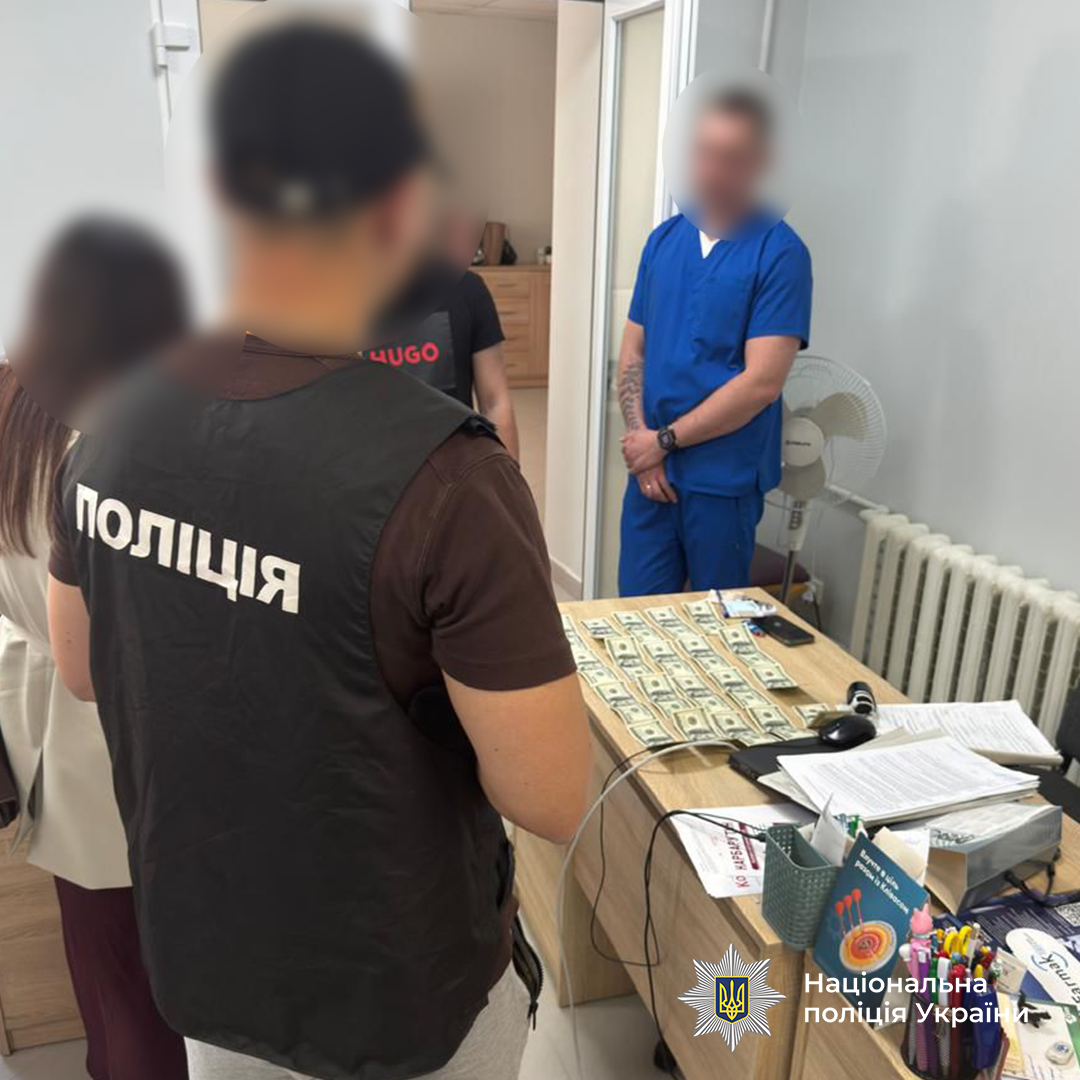 Ділки планували отримати понад 4 млн грн хабарів: поліцейські викрили корупційні схеми в девʼяти регіонах України. Фото