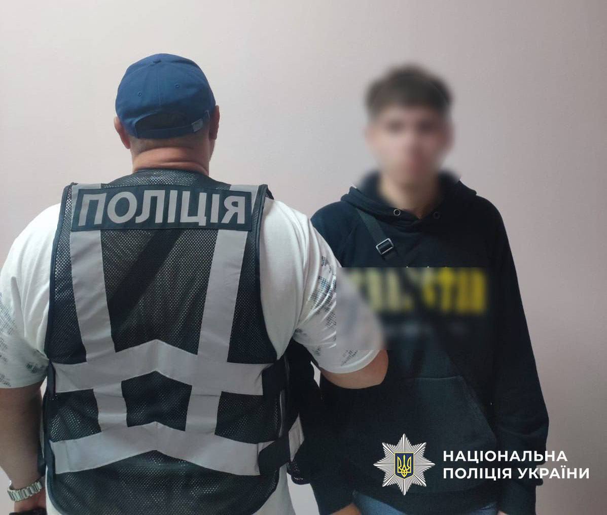 Поджег дверь квартиры по заданию псевдоработника СБУ: в Киеве задержали злоумышленника. Фото