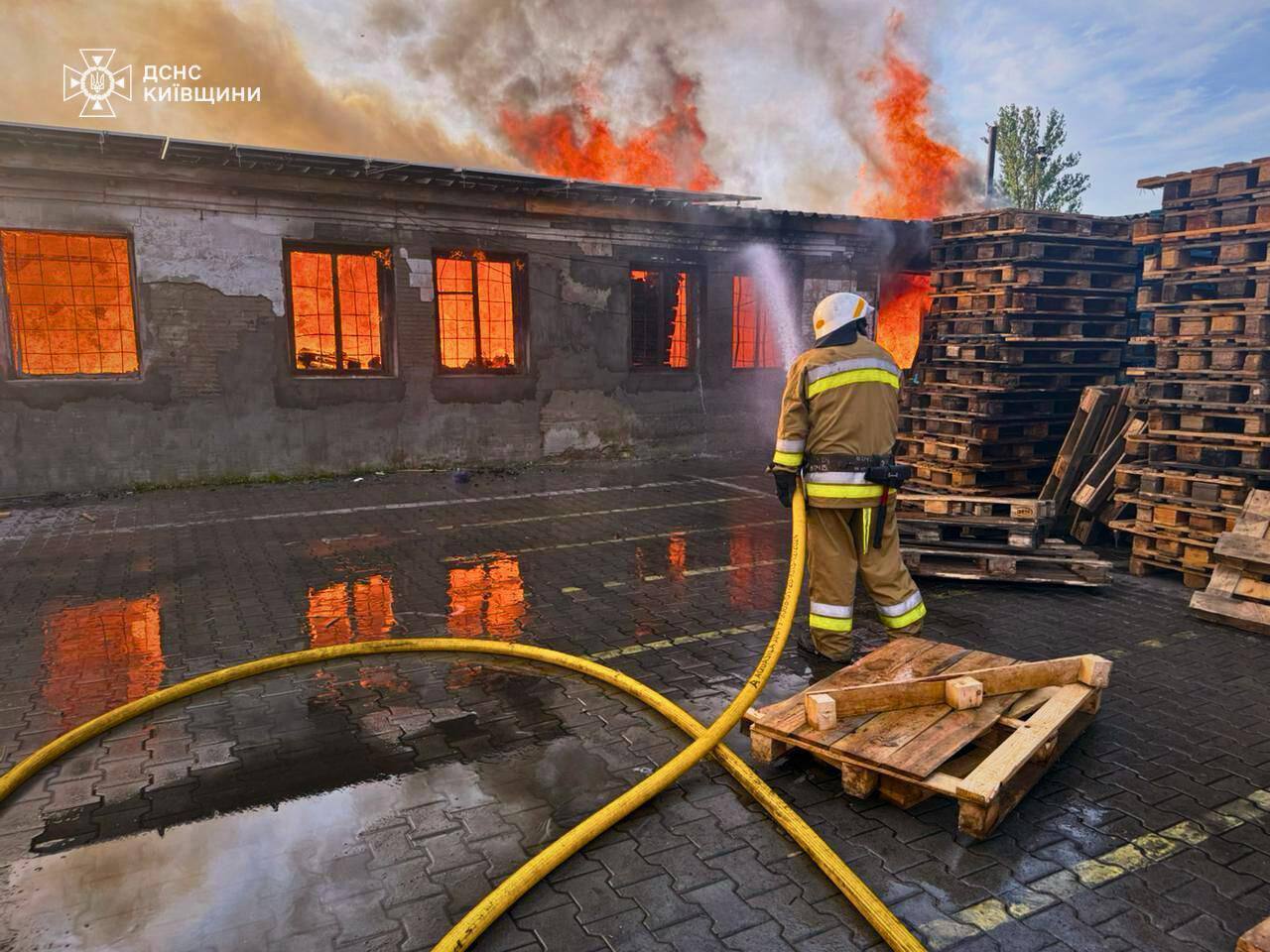 "Кожен, хто хоче миру, повинен діяти": Зеленський після масштабного удару РФ по Україні закликав Захід до введення нових санкцій проти Кремля