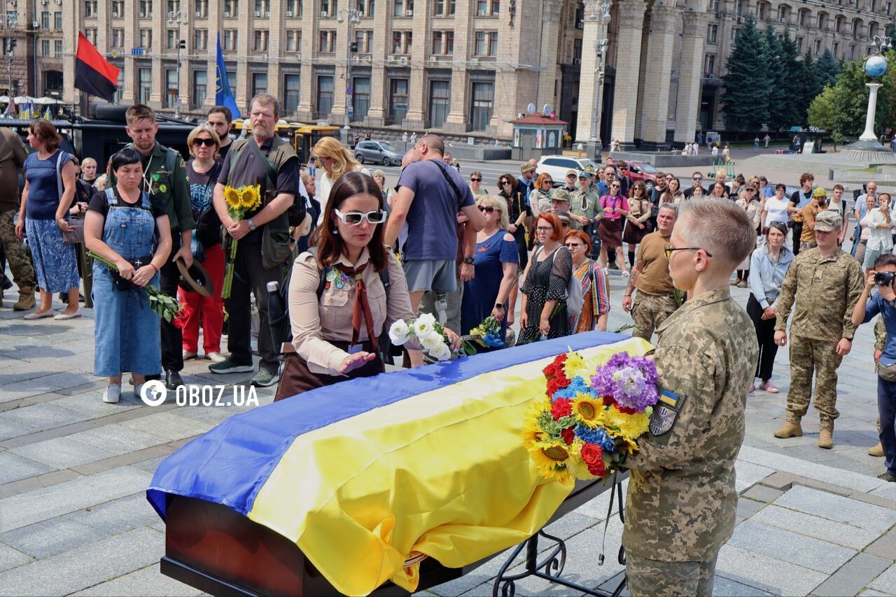 Вернулся на щите: в Киеве попрощались с военным, участником "Пласта" Романом Орищенко. Фото