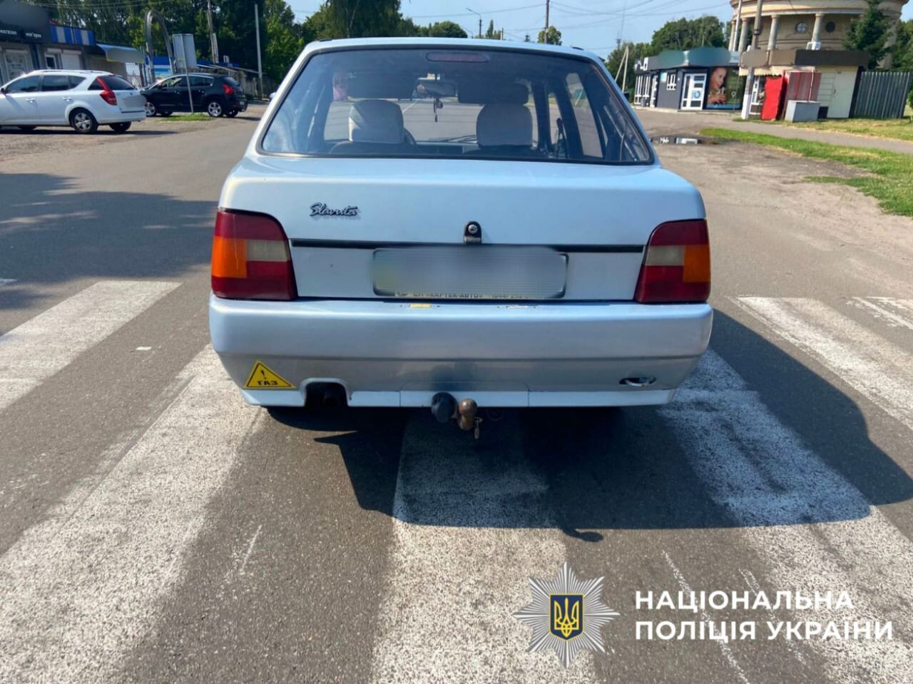 На Киевщине легковушка на пешеходном переходе сбила женщину. Подробности ДТП и фото