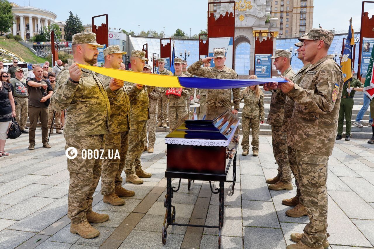 Вернулся на щите: в Киеве попрощались с военным, участником "Пласта" Романом Орищенко. Фото