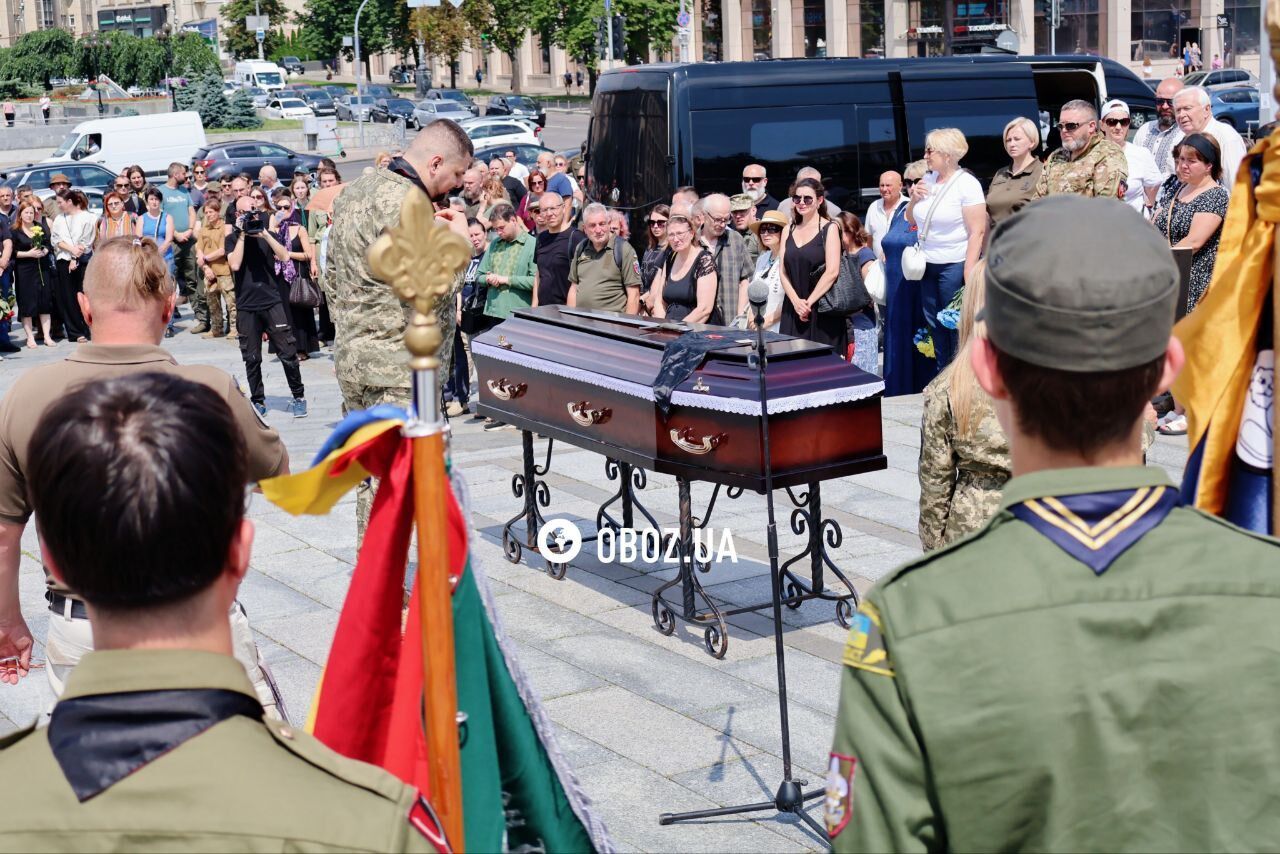 Вернулся на щите: в Киеве попрощались с военным, участником "Пласта" Романом Орищенко. Фото