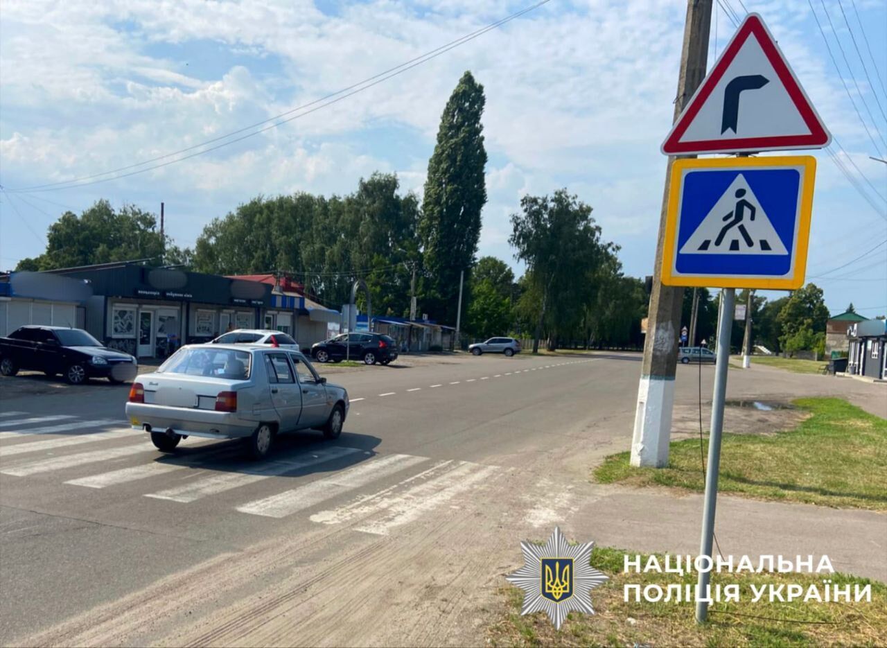 На Киевщине легковушка на пешеходном переходе сбила женщину. Подробности ДТП и фото